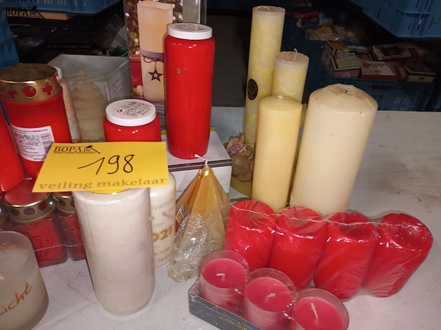 Lot 198 - kaarsen - afbeelding 2 van  4