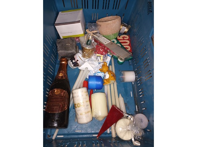 Lot 198 - kaarsen - afbeelding 4 van  4