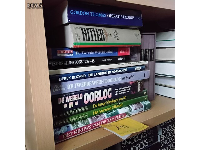 Lot 198 - lot boeken wereldoorlogen en hitler - afbeelding 1 van  1