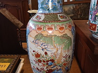 Lot 198 - oosterse vaas xl - afbeelding 1 van  6