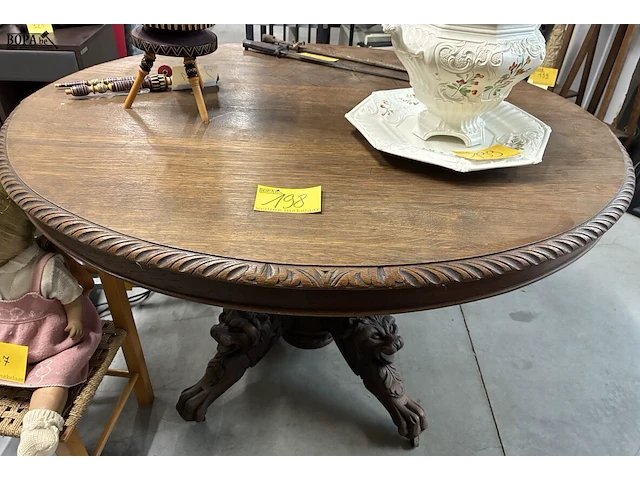 Lot 198 - ovalen jachttafel - afbeelding 1 van  3