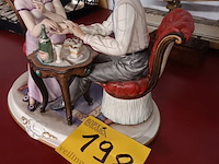 Lot 198 - porseleinen beeld capodimonte - afbeelding 2 van  7