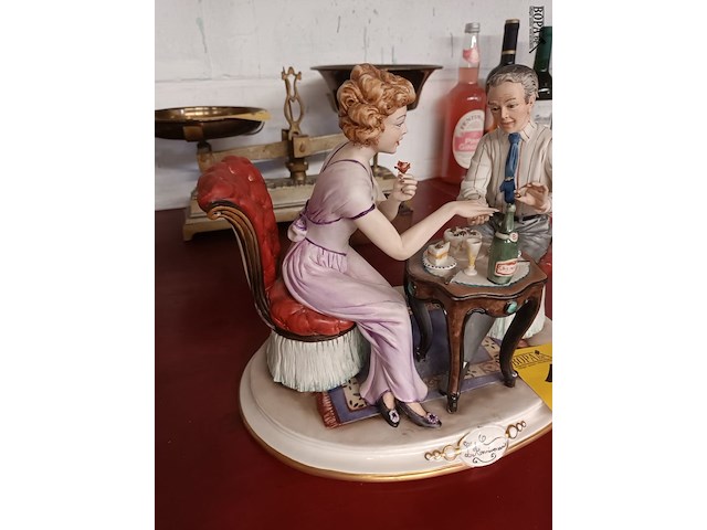 Lot 198 - porseleinen beeld capodimonte - afbeelding 3 van  7