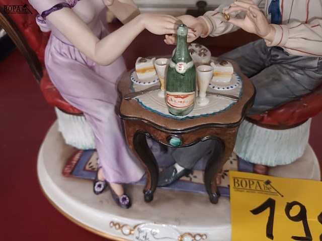 Lot 198 - porseleinen beeld capodimonte - afbeelding 4 van  7