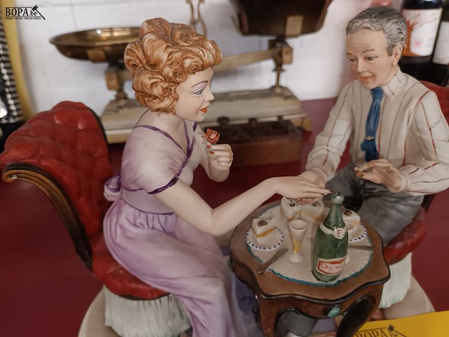 Lot 198 - porseleinen beeld capodimonte - afbeelding 5 van  7