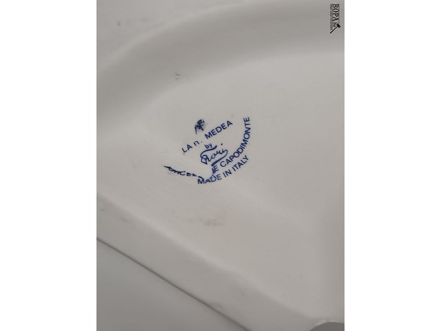 Lot 198 - porseleinen beeld capodimonte - afbeelding 7 van  7