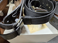 Lot 198 - riemen 4 stuks - afbeelding 2 van  3