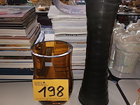 Lot 198 - siervaas in glas. 2 stuks - afbeelding 1 van  3