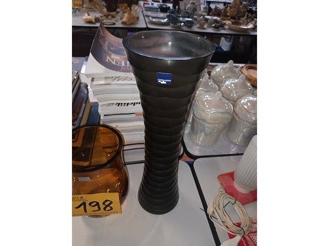 Lot 198 - siervaas in glas. 2 stuks - afbeelding 3 van  3