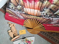 Lot 199 - aziatische decoratie: vrouw in albast , handgeschilderde waa - afbeelding 1 van  3