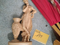Lot 199 - aziatische decoratie: vrouw in albast , handgeschilderde waa - afbeelding 2 van  3