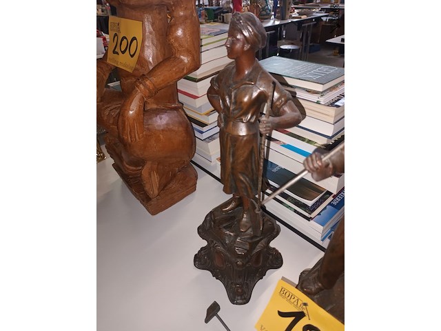 Lot 199 - beelden in zamac. 2 stuks - afbeelding 3 van  4