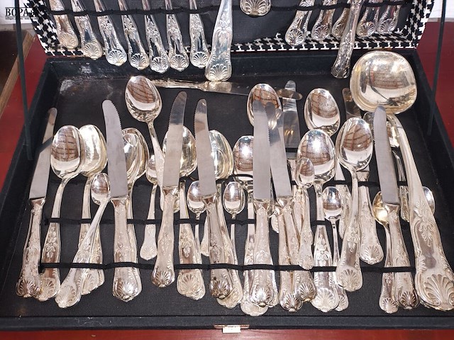 Lot 199 - bestekkoffer met verzilverd bestek - afbeelding 3 van  4