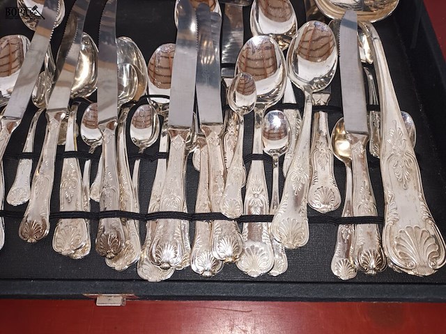 Lot 199 - bestekkoffer met verzilverd bestek - afbeelding 4 van  4