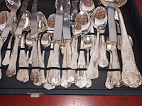 Lot 199 - bestekkoffer met verzilverd bestek - afbeelding 4 van  4