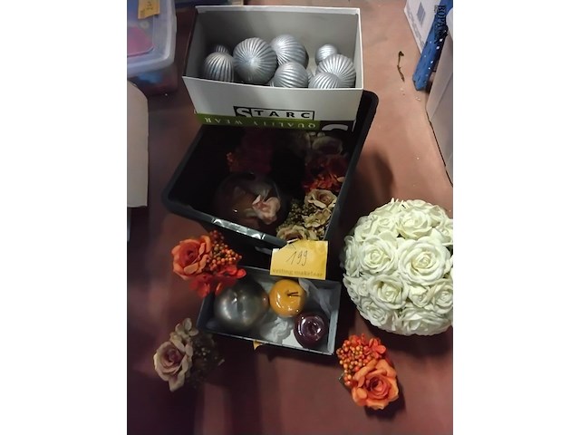 Lot 199 - decoratie allerlei + bloemen en sierkunst - afbeelding 1 van  2