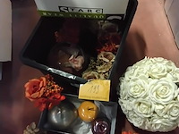 Lot 199 - decoratie allerlei + bloemen en sierkunst - afbeelding 1 van  2