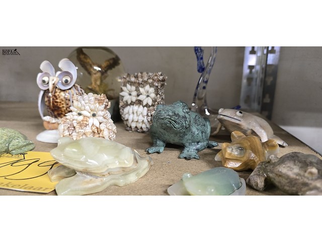 Lot 199 - dierenfiguurtjes in diverse materies ong 12 stuks - afbeelding 3 van  4