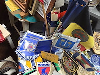 Lot 199 - diverse politie vlaggen ong 20 stuks - afbeelding 1 van  6