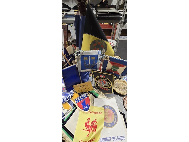 Lot 199 - diverse politie vlaggen ong 20 stuks - afbeelding 3 van  6