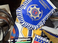 Lot 199 - diverse politie vlaggen ong 20 stuks - afbeelding 5 van  6