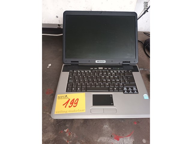 Lot 199 - medion laptop en toebehoren - afbeelding 1 van  6