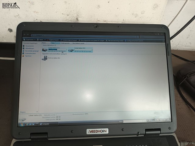 Lot 199 - medion laptop en toebehoren - afbeelding 2 van  6