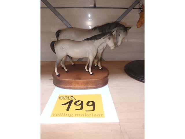 Lot 199 - paarden op sokkel beswick england - afbeelding 1 van  4