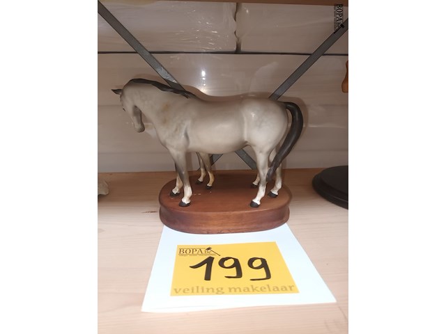 Lot 199 - paarden op sokkel beswick england - afbeelding 3 van  4