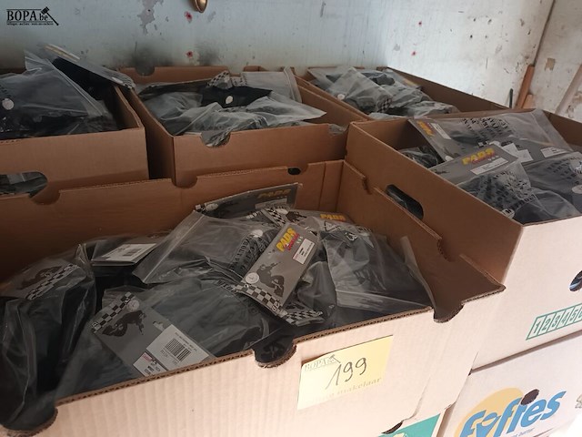 Lot 199 - pads guards actieve sporten. 5 dozen - afbeelding 1 van  7