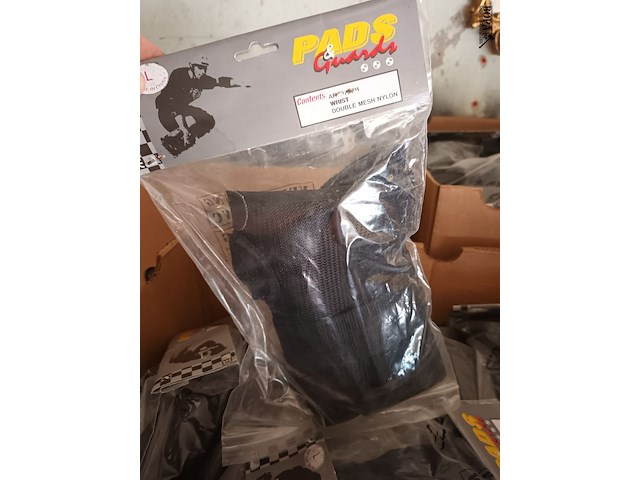 Lot 199 - pads guards actieve sporten. 5 dozen - afbeelding 2 van  7