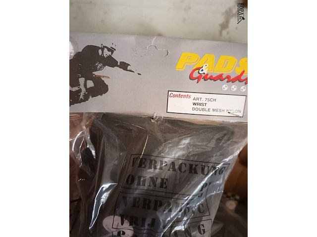 Lot 199 - pads guards actieve sporten. 5 dozen - afbeelding 3 van  7