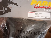 Lot 199 - pads guards actieve sporten. 5 dozen - afbeelding 3 van  7