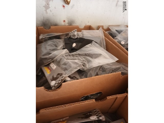 Lot 199 - pads guards actieve sporten. 5 dozen - afbeelding 5 van  7