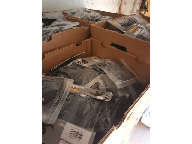Lot 199 - pads guards actieve sporten. 5 dozen - afbeelding 7 van  7