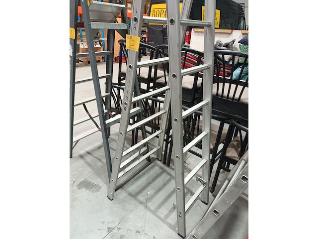 Lot 2 - aluminium ladder - afbeelding 2 van  3