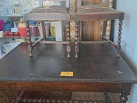 Lot 2 - antieke uitschuifbare tafel eikenhout 5 stoelen leder