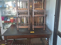 Lot 2 - antieke uitschuifbare tafel eikenhout 5 stoelen leder - afbeelding 3 van  4