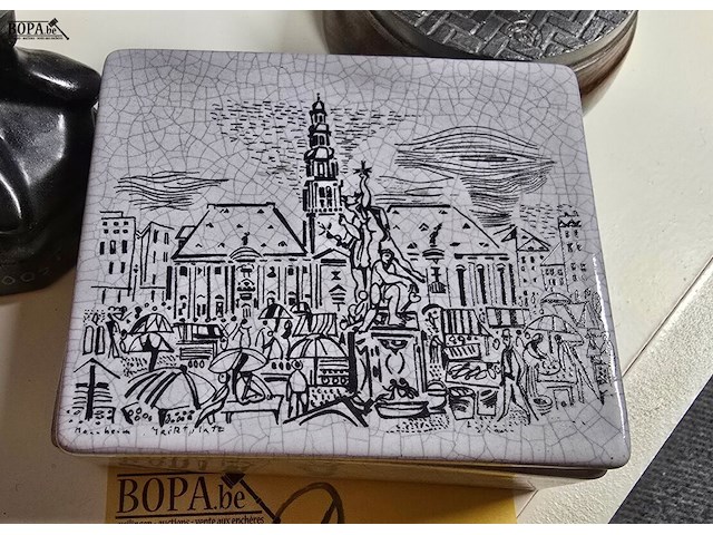 Lot 2 - beeldjes en bewaardoos - afbeelding 2 van  7