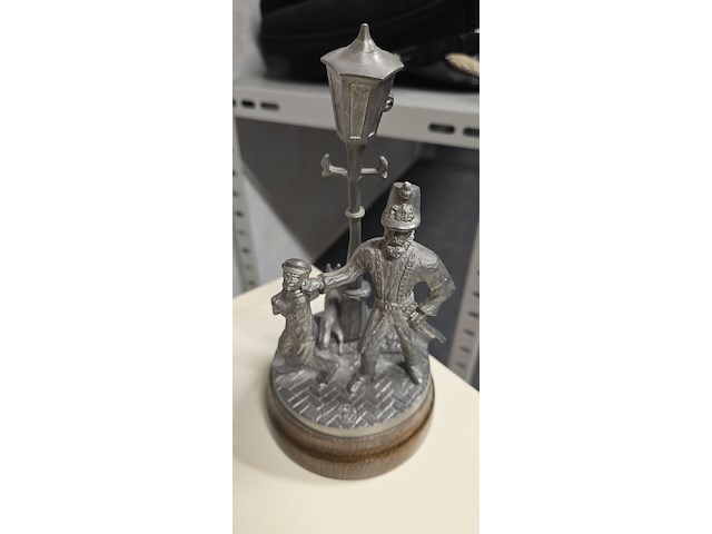 Lot 2 - beeldjes en bewaardoos - afbeelding 6 van  7