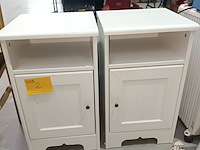 Lot 2 - bijzetkastje. 2 stuks