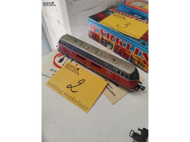 Lot 2 - diesel locomotief - afbeelding 1 van  4