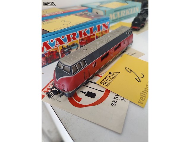 Lot 2 - diesel locomotief - afbeelding 2 van  4