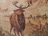 Lot 2 - gobelin (wandtapijt) in eiken kader met herten en adelaar - afbeelding 2 van  5