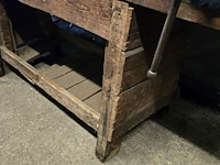 Lot 2 - houten werkbank met bankschroef - afbeelding 7 van  7