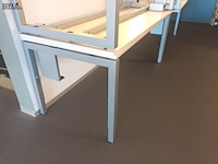 Lot 2 - in hoogte verstelbare tafels. 5 stuks - afbeelding 2 van  3