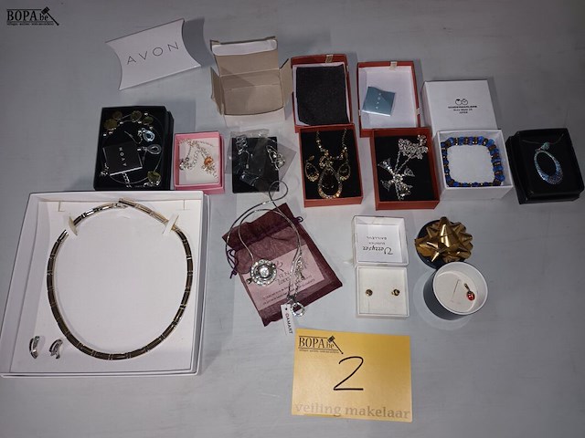 Lot 2 - juwelen. 11 stuks - afbeelding 1 van  7