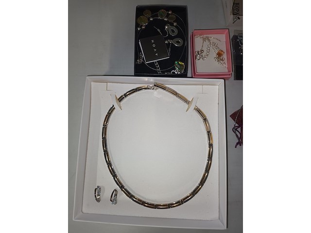 Lot 2 - juwelen. 11 stuks - afbeelding 2 van  7