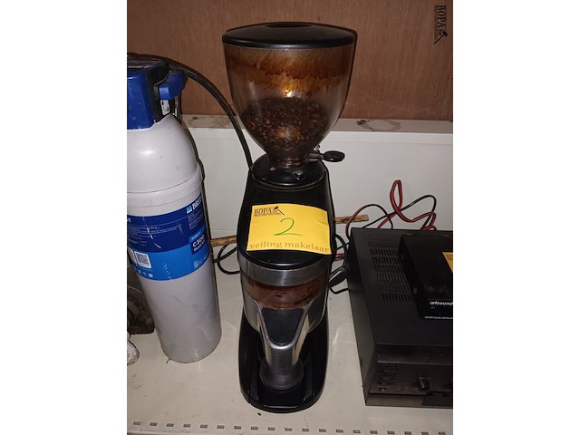 Lot 2 - koffiemolen - afbeelding 1 van  3