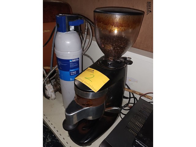Lot 2 - koffiemolen - afbeelding 2 van  3